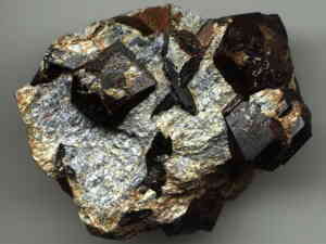 Staurolite meaning
